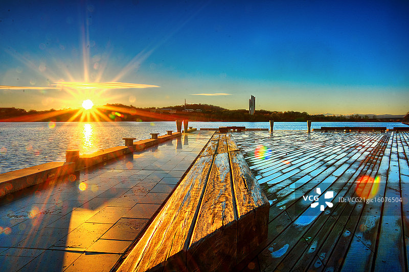 伯利格里芬湖日出图片素材