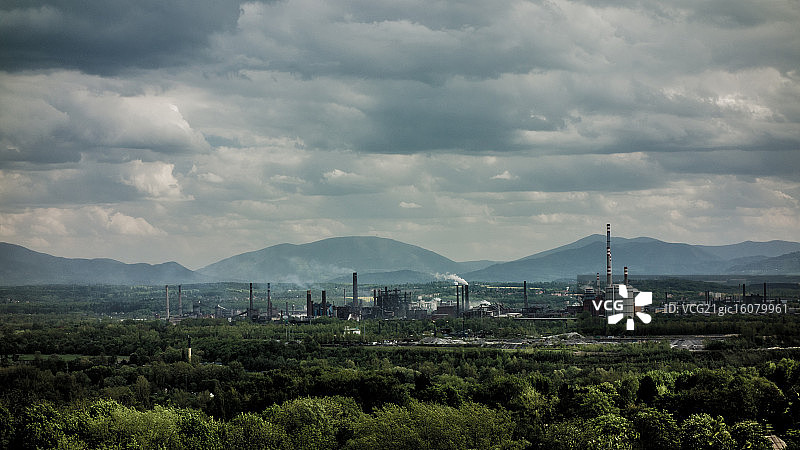 山下的工业图片素材