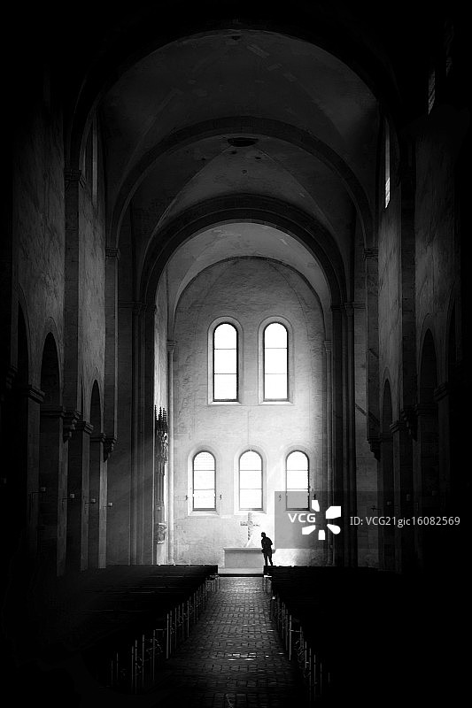 孤独的敬拜者图片素材