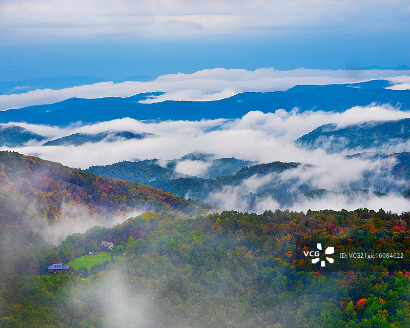 沿着蓝岭公园路图片素材