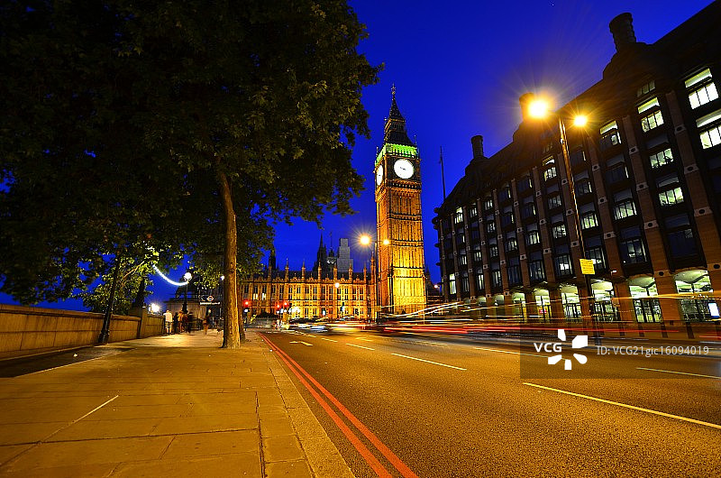 威斯敏斯特的傍晚灯光图片素材
