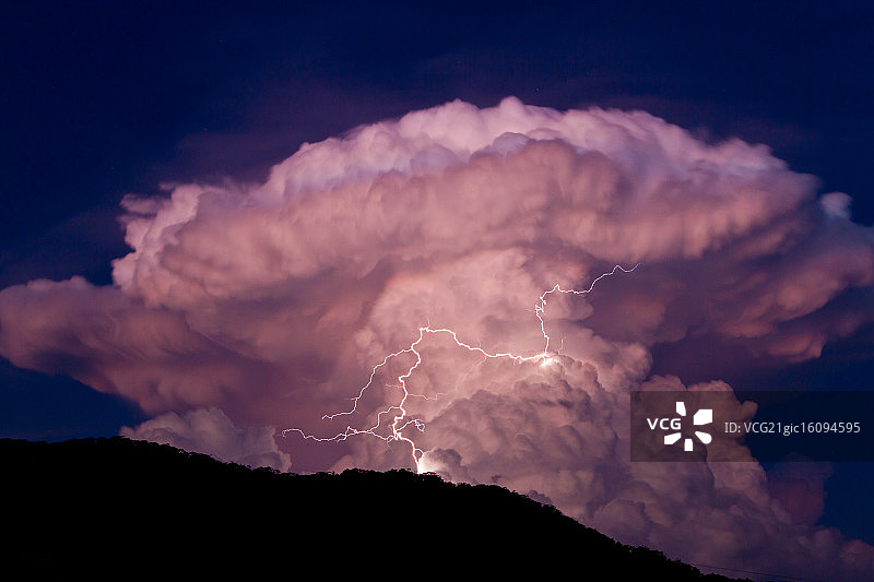 蘑菇云闪电图片素材