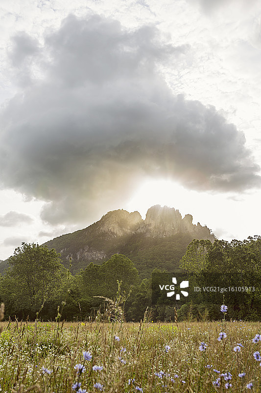 日出时分的塞内卡岩图片素材