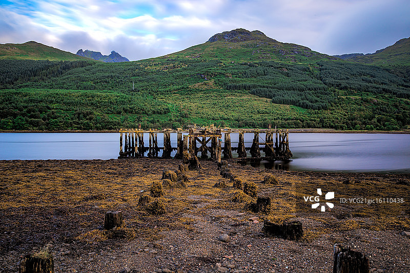 日出时分的洛 Long 湖图片素材
