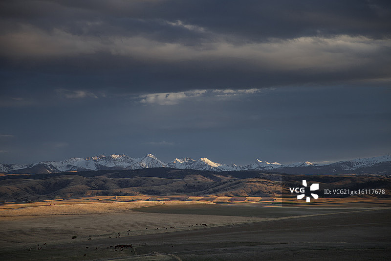 西班牙山峰图片素材