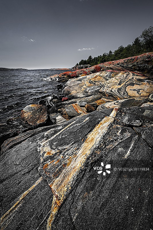 乔治亚湾的岩石海岸图片素材