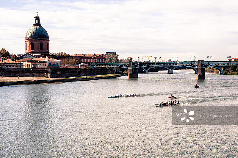 图卢兹的加龙河赛船会图片素材