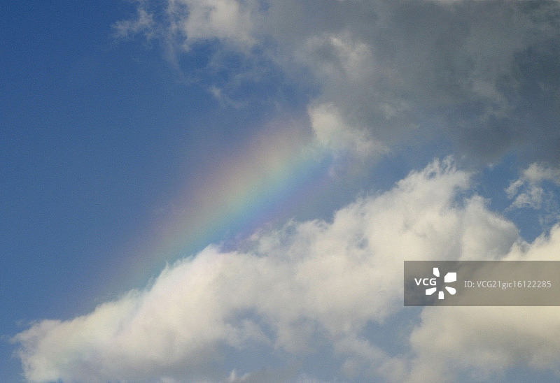 云中的彩虹图片素材