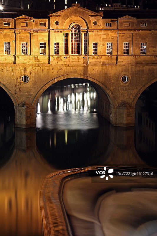 英国埃文河畔的罗马浴场图片素材