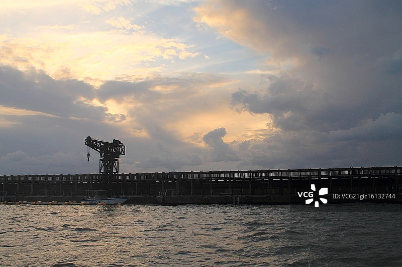 风暴般的色彩图片素材