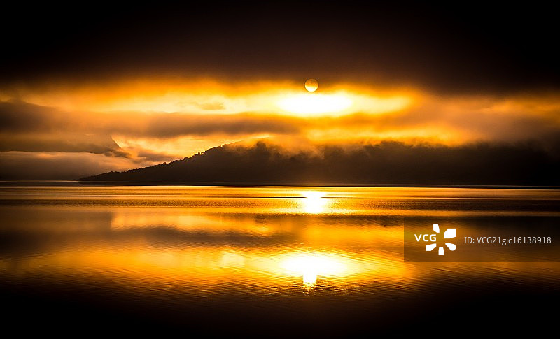 卡特琳湖的黎明图片素材