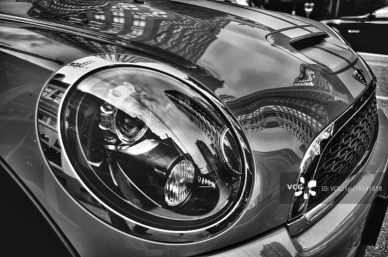 迷你库珀汽车倒影图片素材