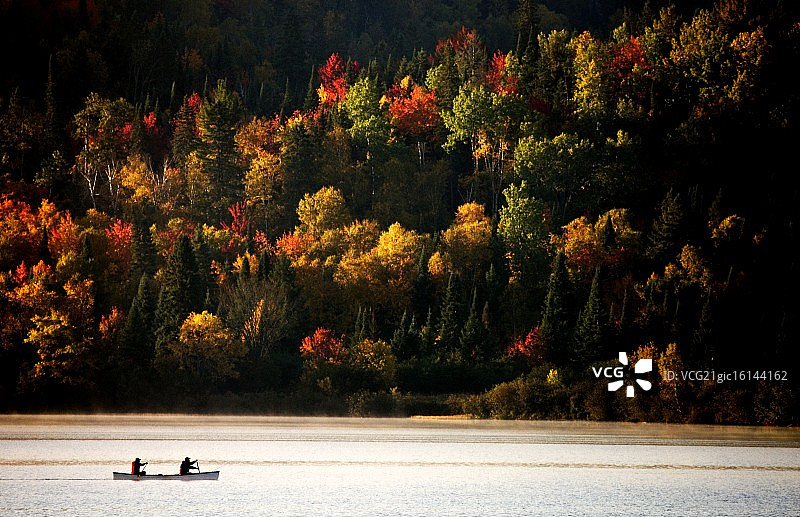 阿尔冈昆独木舟图片素材