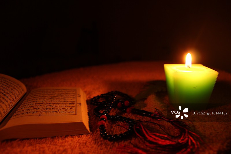 神圣的蜡烛图片素材