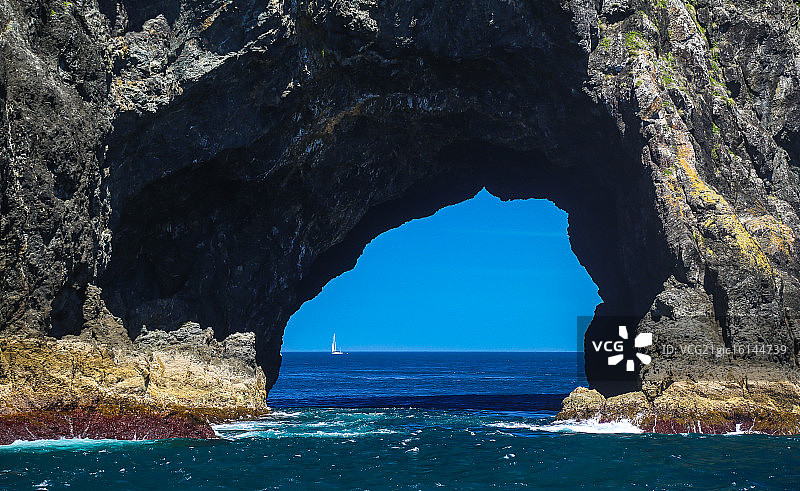 岩石上的洞特写图片素材