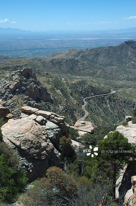 莱蒙山谷和道路景观图片素材