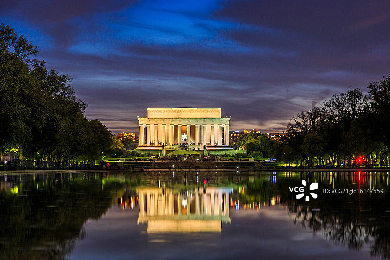 林肯纪念碑与倒影池图片素材