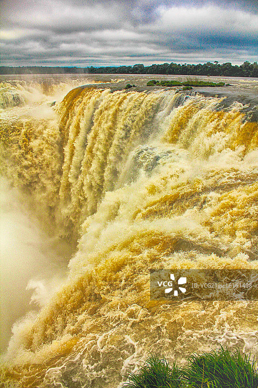 魔鬼咽喉图片素材