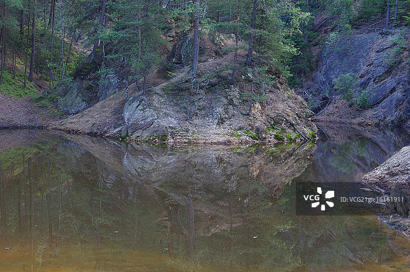 红色小湖图片素材