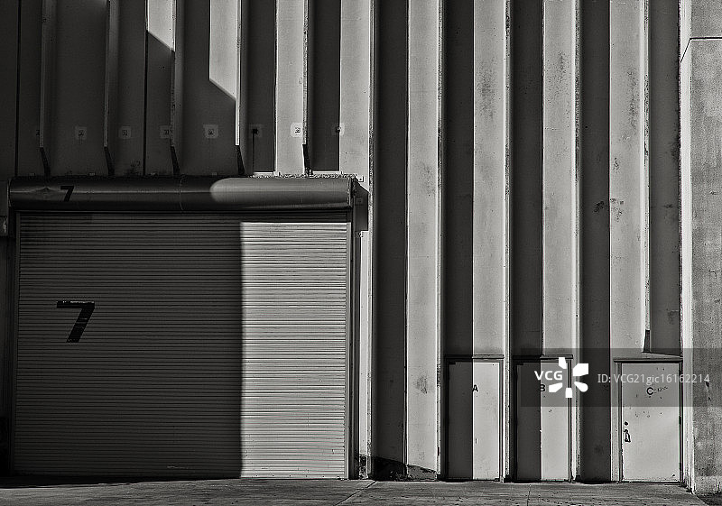 选择一扇门图片素材