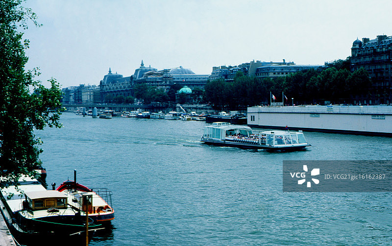 Bateau Mouche A来了图片素材