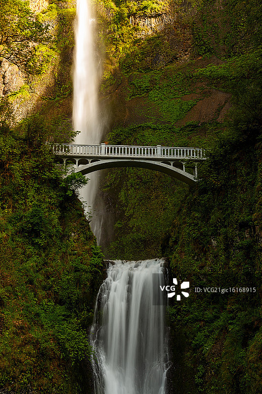 坚实瀑布图片素材