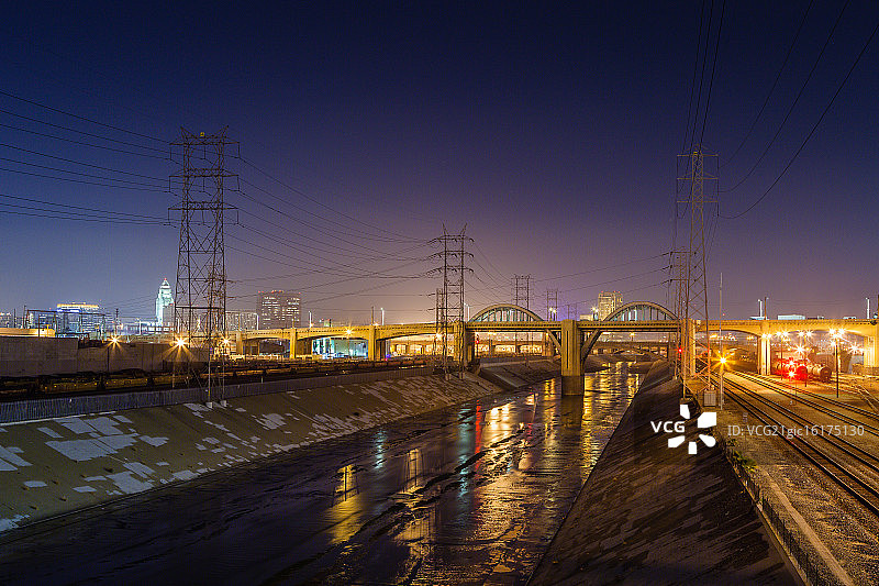 夜间的洛杉矶河图片素材