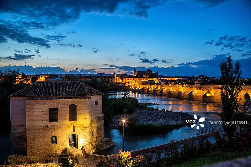 科尔多瓦夜景图片素材