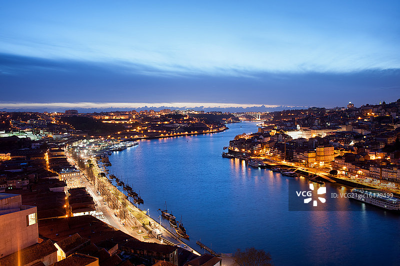 葡萄牙波尔图和加亚的黄昏图片素材