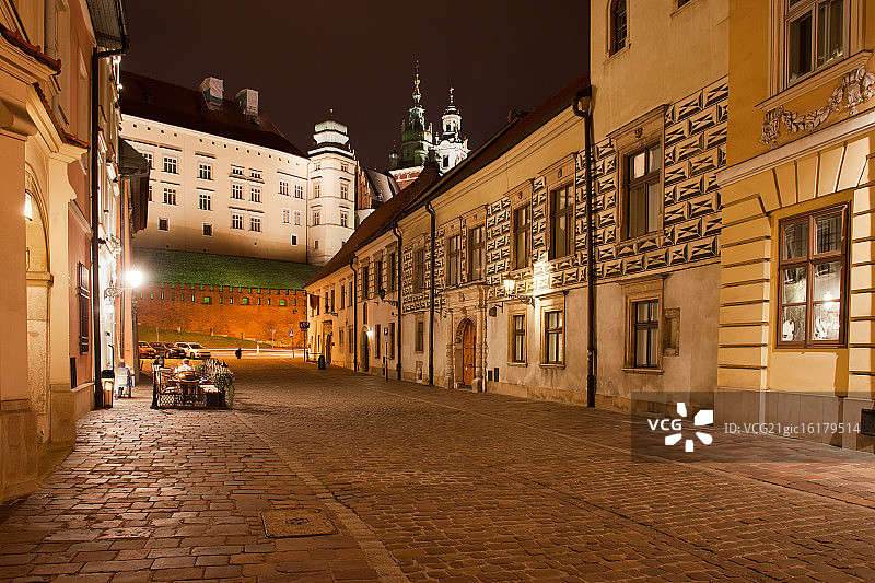 夜晚克拉科夫的卡诺尼察街图片素材