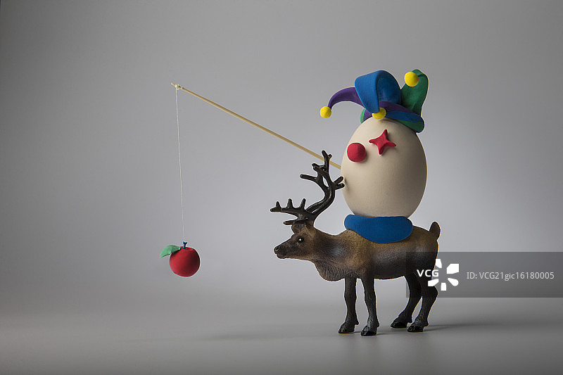 骑鹿的小丑图片素材