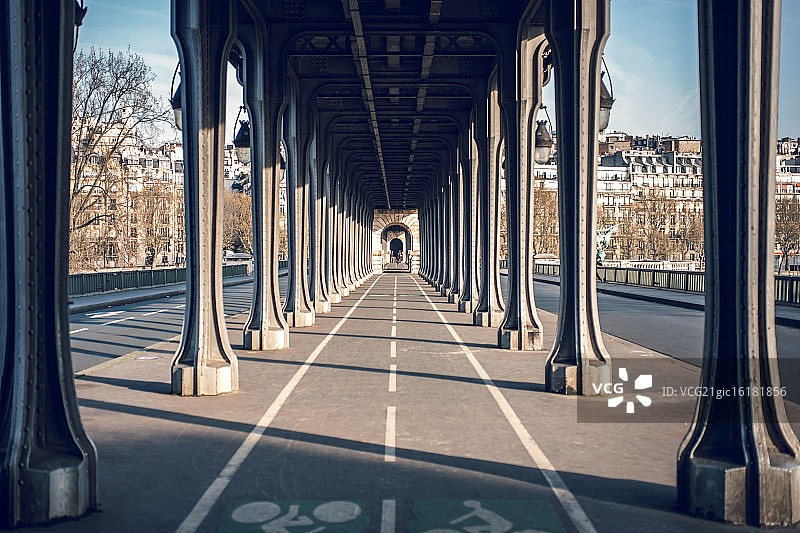 法国巴黎比尔-哈基姆桥图片素材