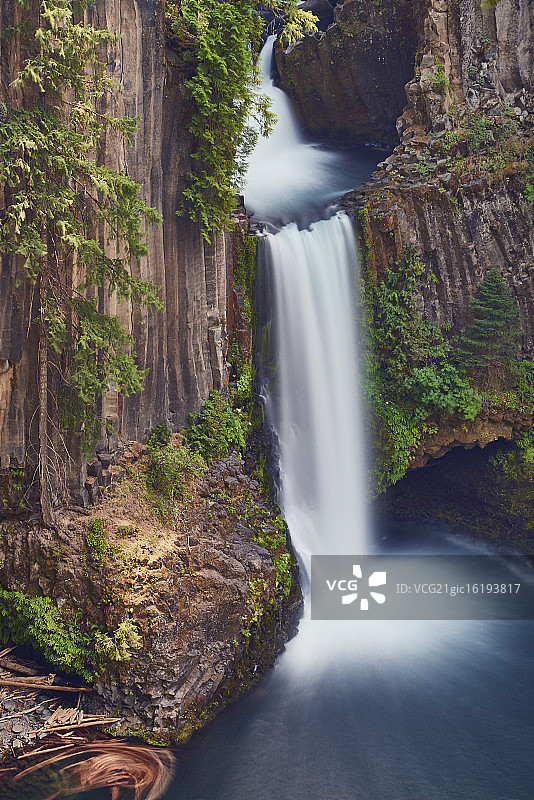 托克蒂瀑布图片素材