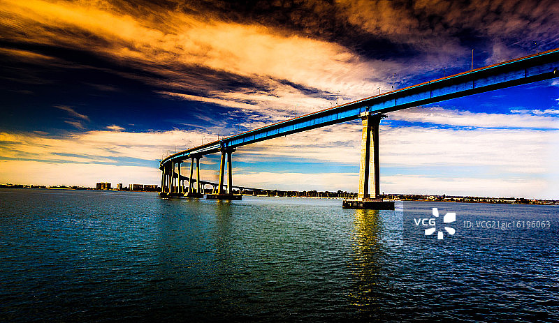 科罗纳多大桥下图片素材