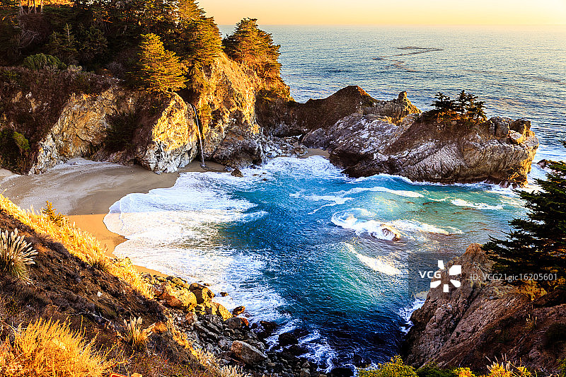 麦克维瀑布图片素材