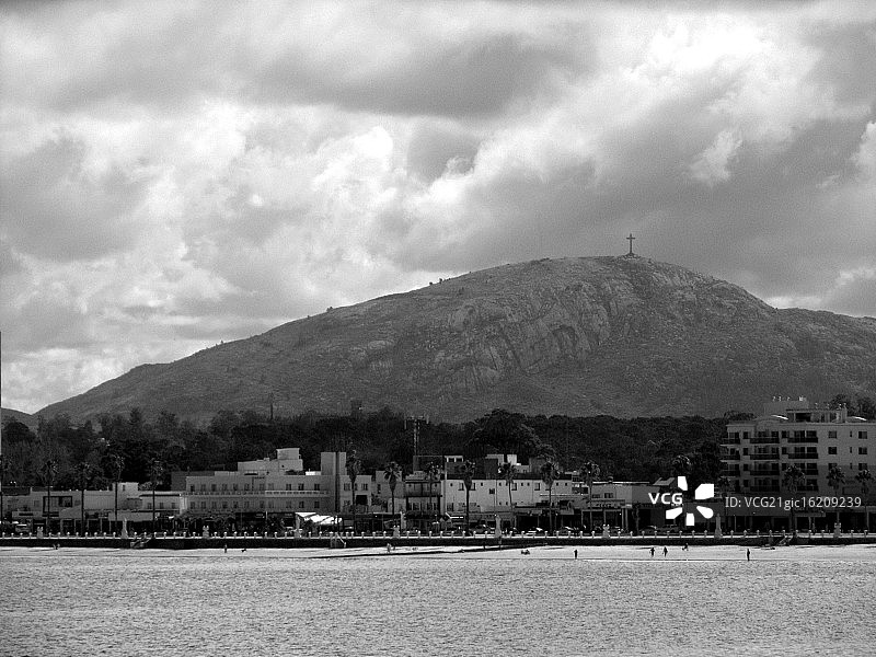 风暴下的皮里亚波利斯海滩图片素材