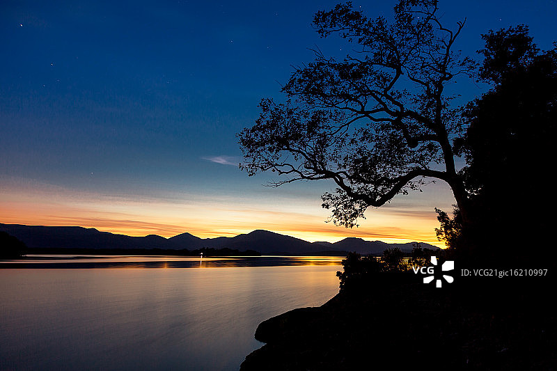 苏格兰洛蒙德湖的日落图片素材