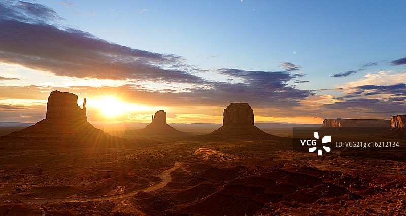 纪念碑谷黄金时段图片素材