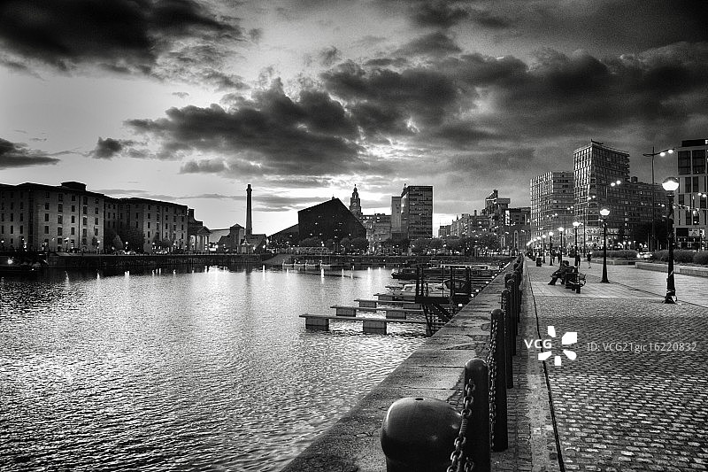 夜幕下的阿尔伯特码头图片素材