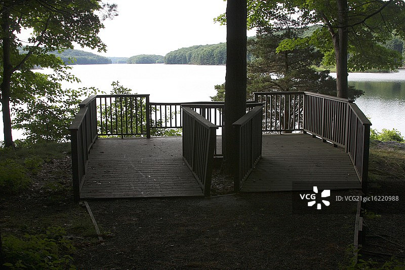 甲板俯瞰水面图片素材