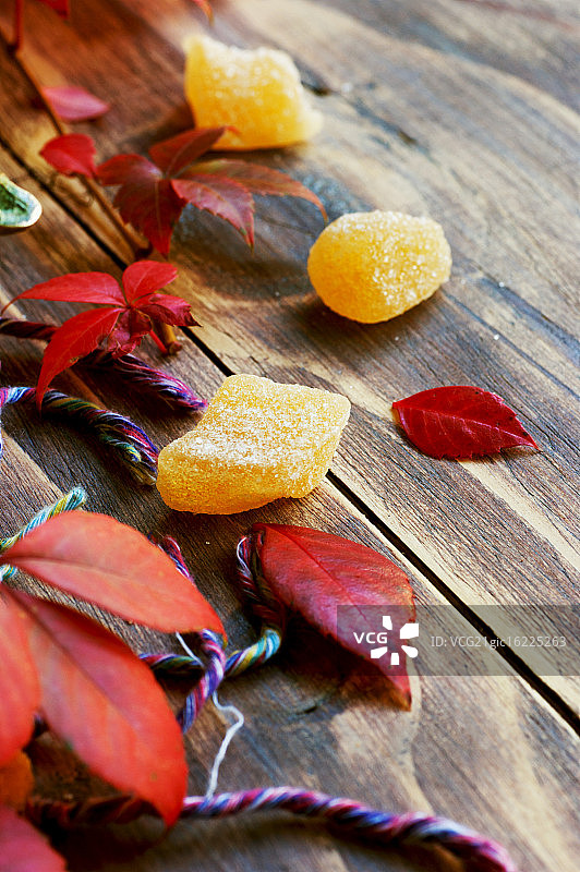 木板上的姜味果酱图片素材