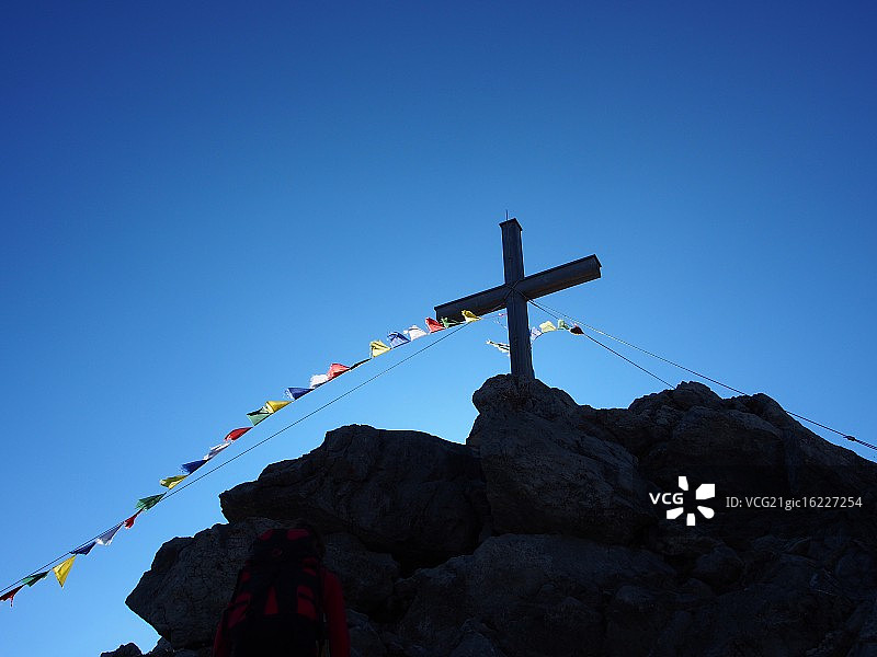 山顶十字架图片素材