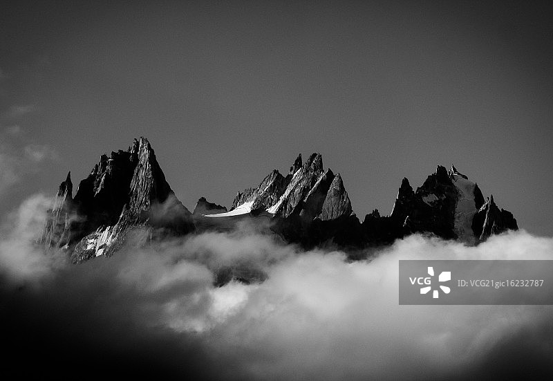 夏蒙尼针峰图片素材