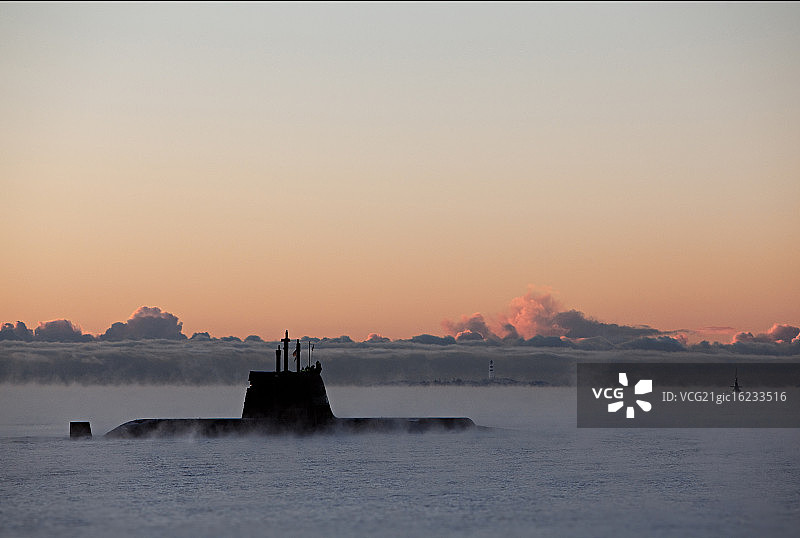 潜艇观察图片素材