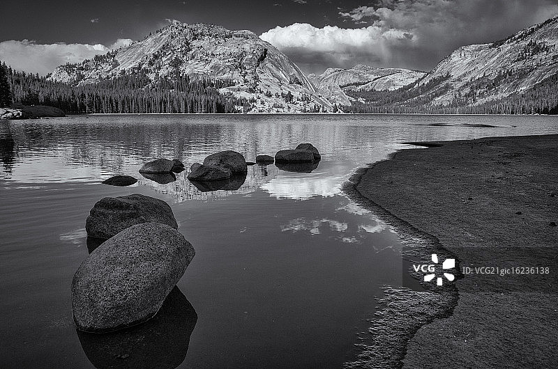 优胜美地国家公园的特纳亚湖图片素材