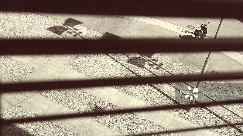 广场上的Vespa图片素材