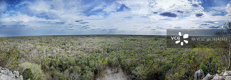 从科巴遗址的Ixmoja金字塔看到的景色图片素材