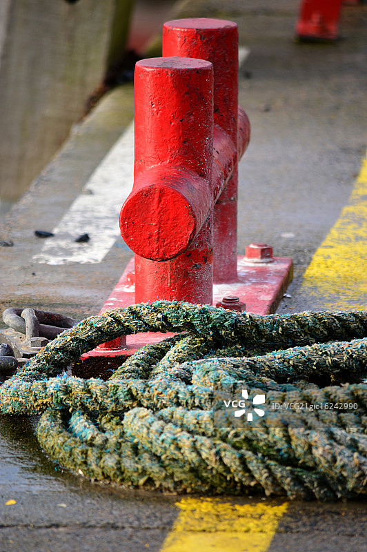 红色系泊桩图片素材