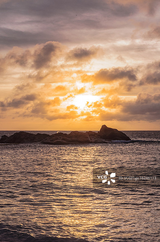 塞舌尔普拉兰岛日落图片素材