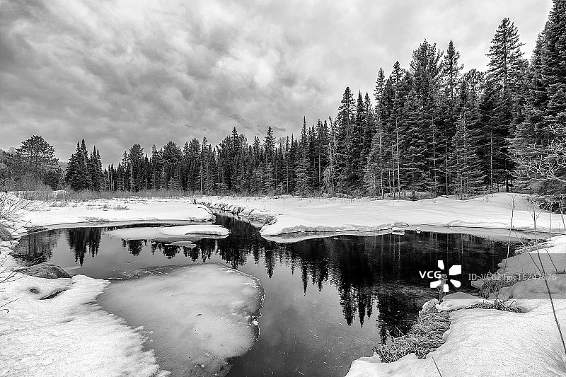 阿尔冈金倒影图片素材